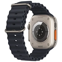 Apple Watch Ultra (GPS + Cellular) avec boîtier de 49 mm en titane et bracelet océan minuit de Rogers - Financement mensuel