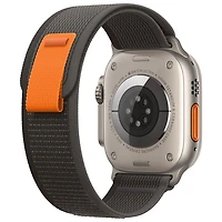 Apple Watch Ultra (GPS + Cellular) avec boîtier de 49 mm en titane et bracelet sentier noir/gris de Rogers - Moyen/Grand - Financement mensuel
