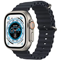 Apple Watch Ultra (GPS + connectivité cellulaire) avec boîtier de 49 mm en titane et bracelet océan minuit offert par Virgin Plus