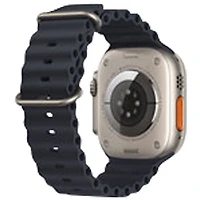 Apple Watch Ultra (GPS + connectivité cellulaire) avec boîtier de 49 mm en titane et bracelet océan minuit offert par Virgin Plus