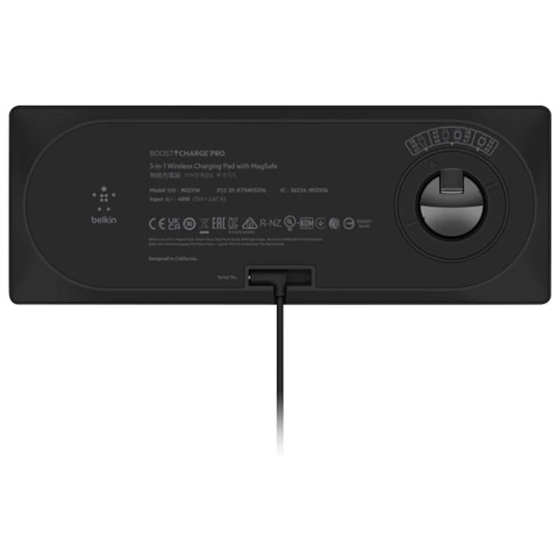 Tapis de chargement sans fil 3-en-1 MagSafe de Belkin pour Apple Watch, iPhone 15/14/13/12 et AirPods - Noir