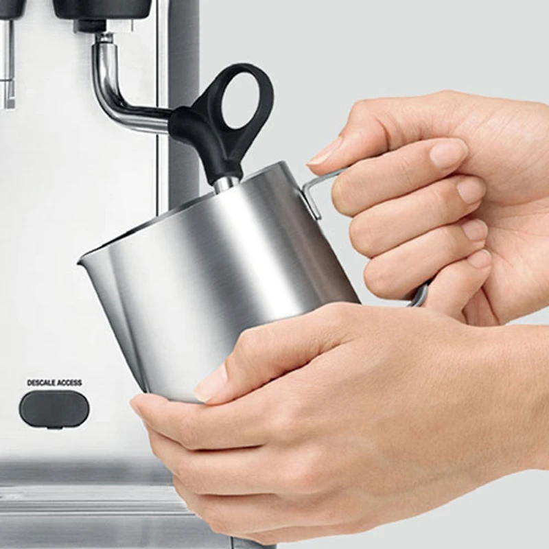Remis à neuf (Bon état) - Machine à expresso Barista Pro de Breville avec moussoir et moulin à café - Truffe noire - Reconditionné par Breville