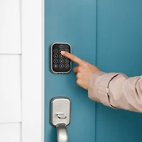 Serrure intelligente Wi-Fi à écran tactile Assure Lock 2 de Yale - Nickel satiné