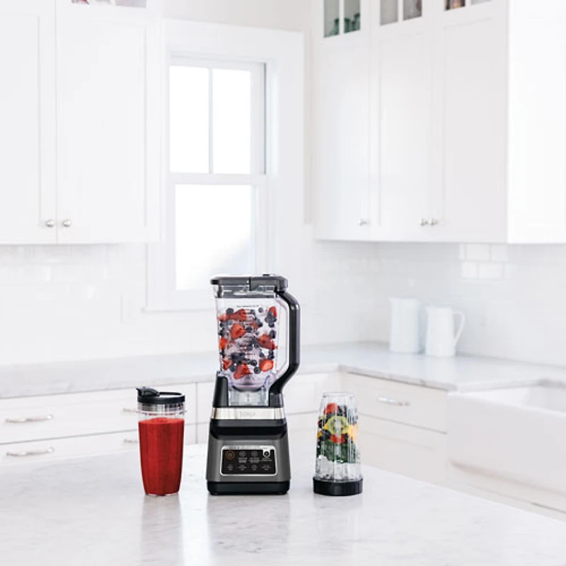Mélangeur de comptoir de 1400 W Professional Plus Blender DUO Auto-IQ de Ninja avec tasses Nutri Ninja - Noir/Acier inoxydable