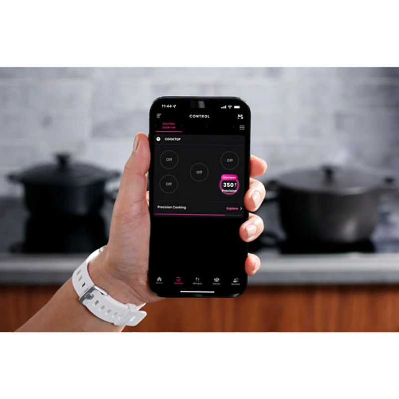 Surface de cuisson à induction de 36 po à 5 éléments Profile de GE (PHP7036DTBB) - Noir