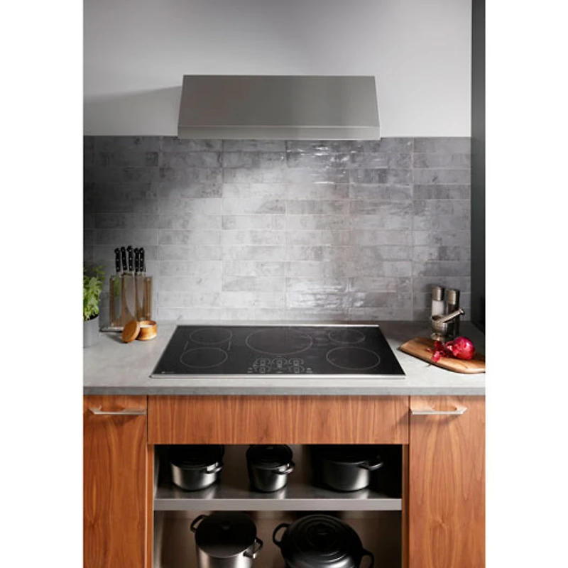 Surface de cuisson à induction de 36 po à 5 éléments Profile de GE (PHP7036DTBB) - Noir