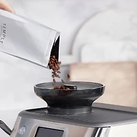 Machine à espresso Barista Touch Impress de Breville avec mousseur à lait et moulin à café - Truffe noire