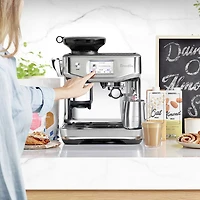 Machine à espresso Barista Touch Impress de Breville avec mousseur à lait et moulin à café - Truffe noire