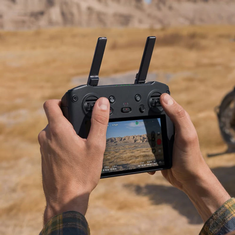 Ensemble Fly More Mavic 3 Pro de DJI avec télécommande et écran intégré (DJI RC Pro) - Gris