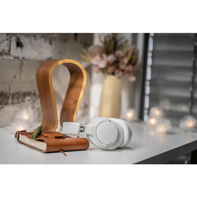 Casque de contrôle Bluetooth à isolation sonore ATH-M20xBT d'Audio Technica - Blanc