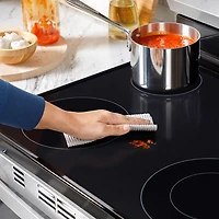 Cuisinière électrique autonome à 5 éléments à convection véritable et friture à l'air sans préchauffage de 5,0 pi³ et de 30 po de GE (JCB840STSS) - Acier inoxydable