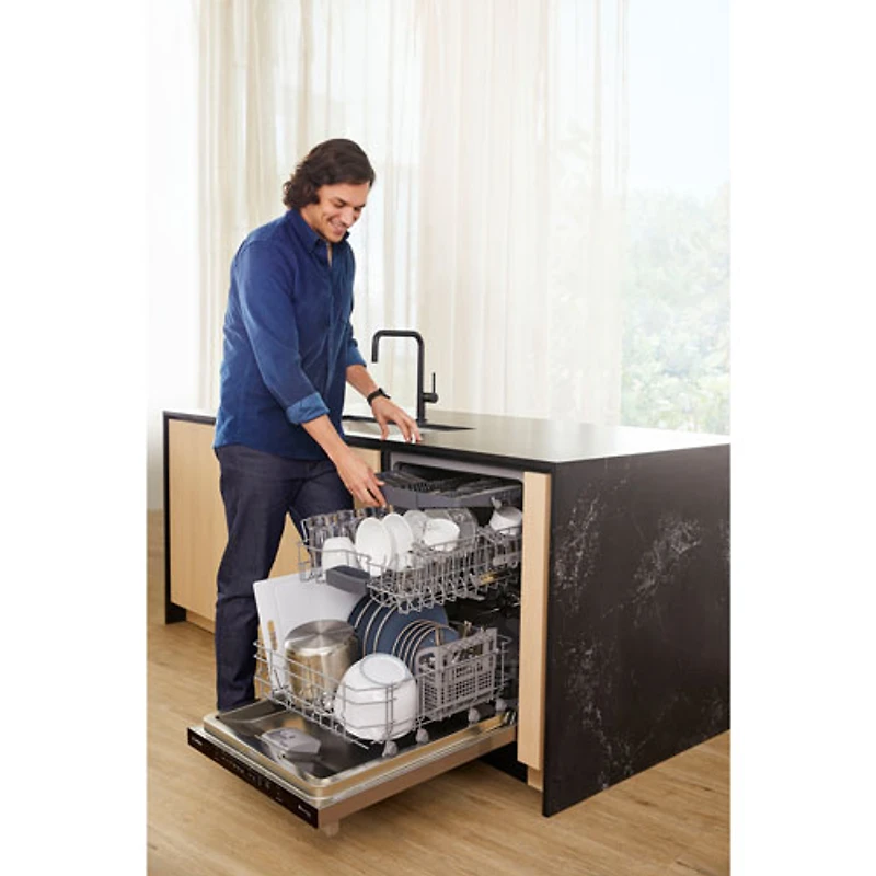 Lave-vaisselle encastrable 24 po 46 dB avec troisième panier de Bosch (SHX5AEM5N) - Acier inoxydable