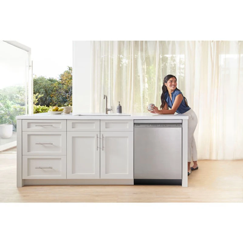 Lave-vaisselle encastrable 24 po 46 dB avec troisième panier de Bosch (SHX5AEM5N) - Acier inoxydable