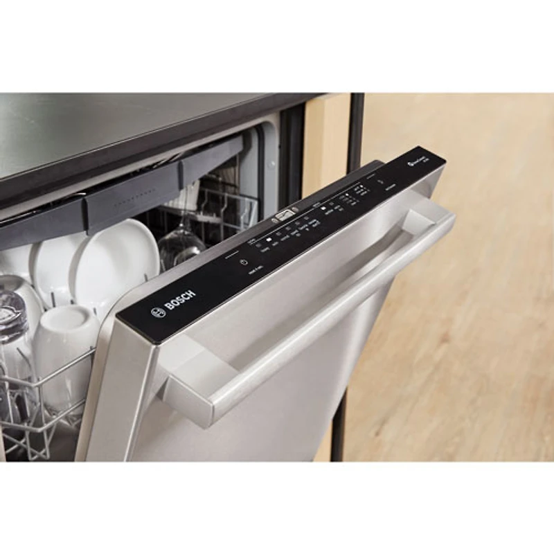 Lave-vaisselle encastrable 24 po 46 dB avec troisième panier de Bosch (SHX5AEM5N) - Acier inoxydable