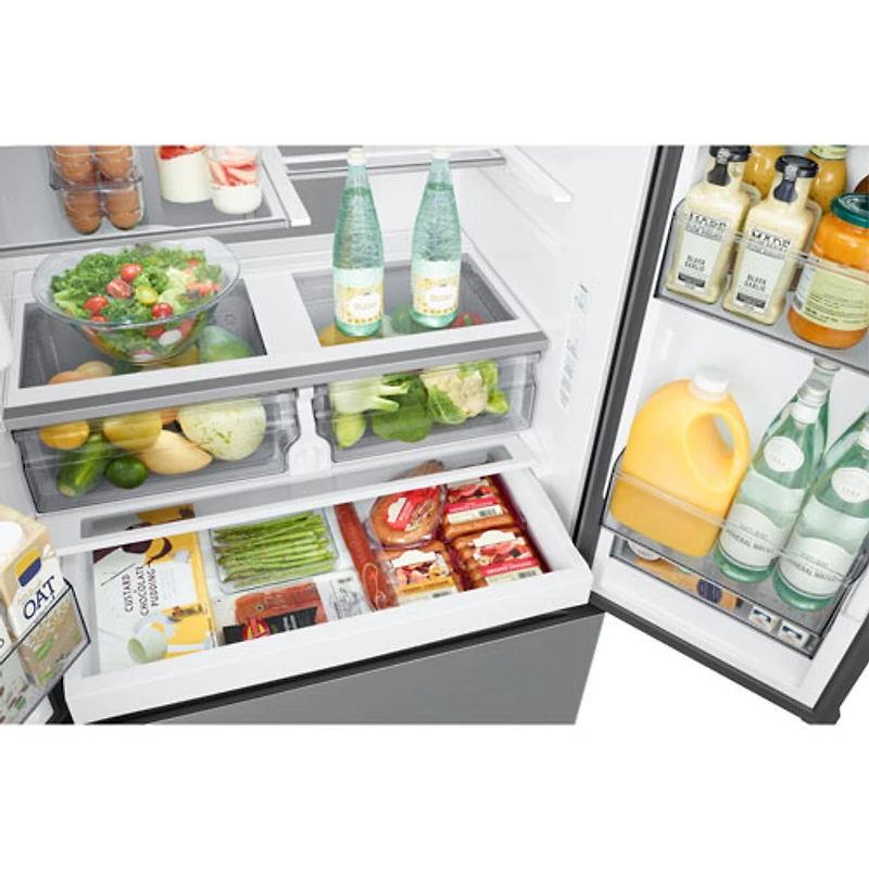 Réfrigérateur à deux portes à profondeur de comptoir SpaceMax de 25,5 pi³ et 36 po avec distributeur d'eau et de glaçons de Samsung (RF27CG5400SRAA) - Inox