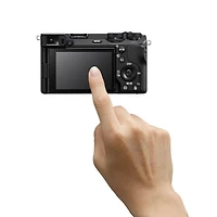 Appareil photo sans miroir APS-C Alpha 6700 de Sony avec objectif 18-135 mm