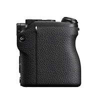 Appareil photo sans miroir APS-C Alpha 6700 de Sony avec objectif 18-135 mm