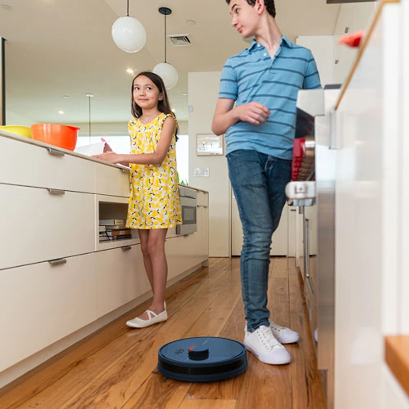 Aspirateur robot-vadrouille connecté Wi-Fi à vidage automatique Dustin de Bobsweep - Bleu marine
