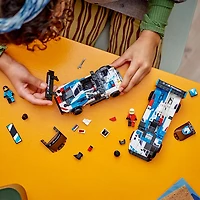 LEGO Speed Champions : Les voitures de course BMW M4 GT3 et BMW M Hybrid V8 - 676 piÃ¨ces (76922)