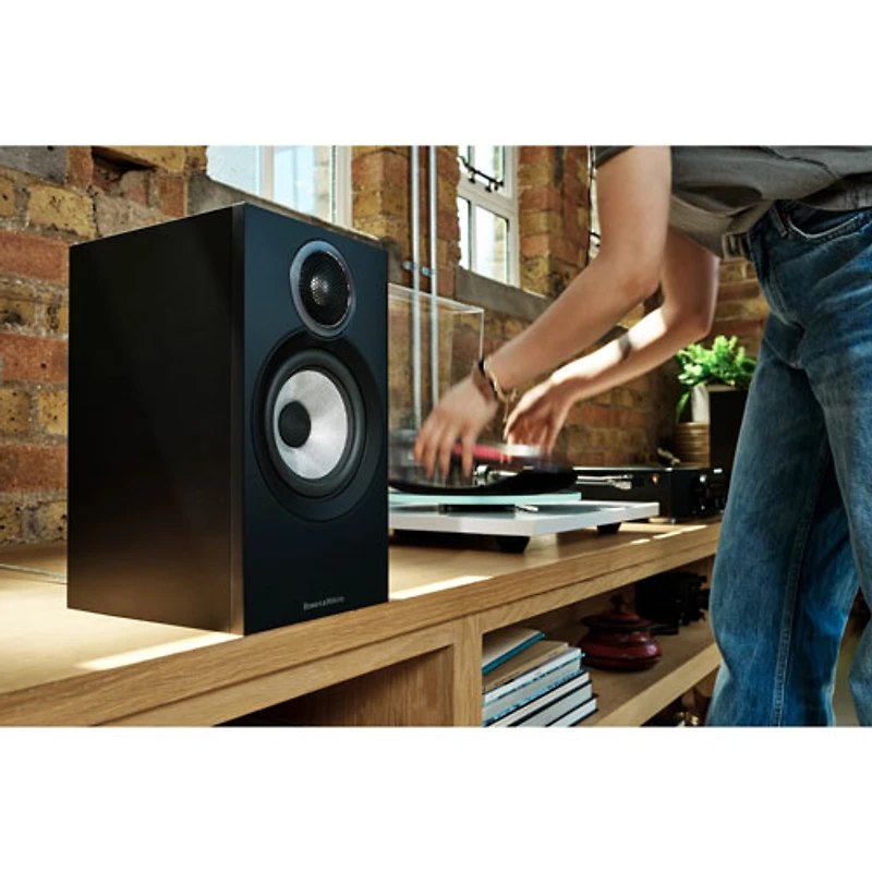 Bowers & Wilkins 607 S3 Bookshelf Speaker - Pair - Black
