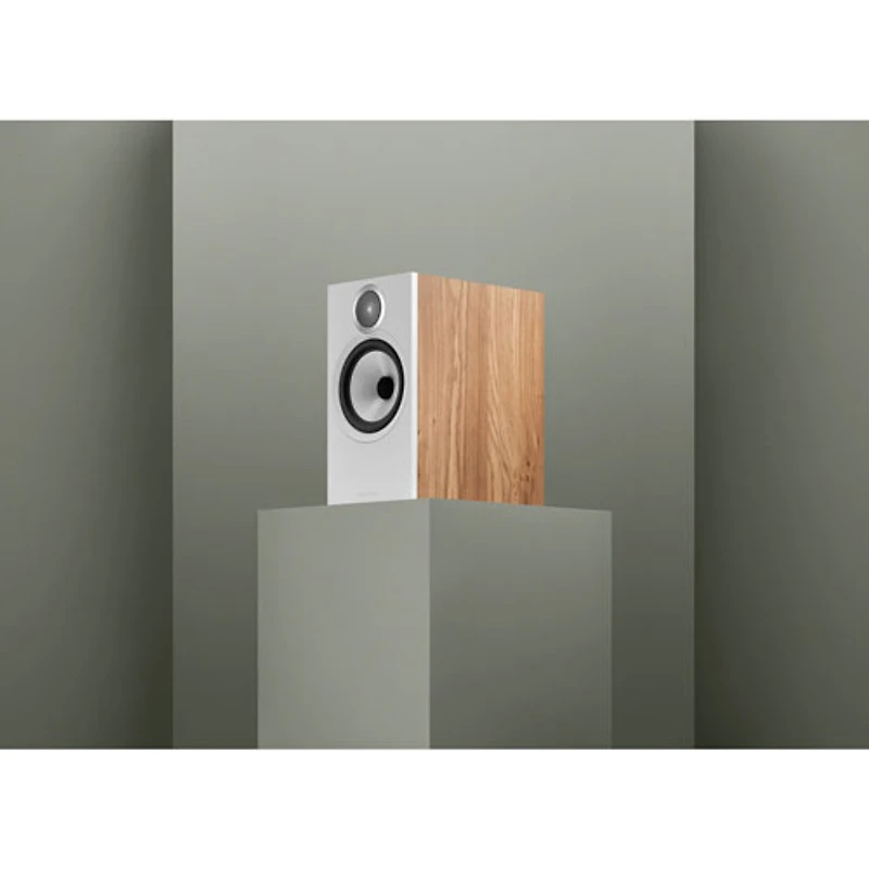 Bowers & Wilkins 606 S3 Bookshelf Speaker - Pair - Oak