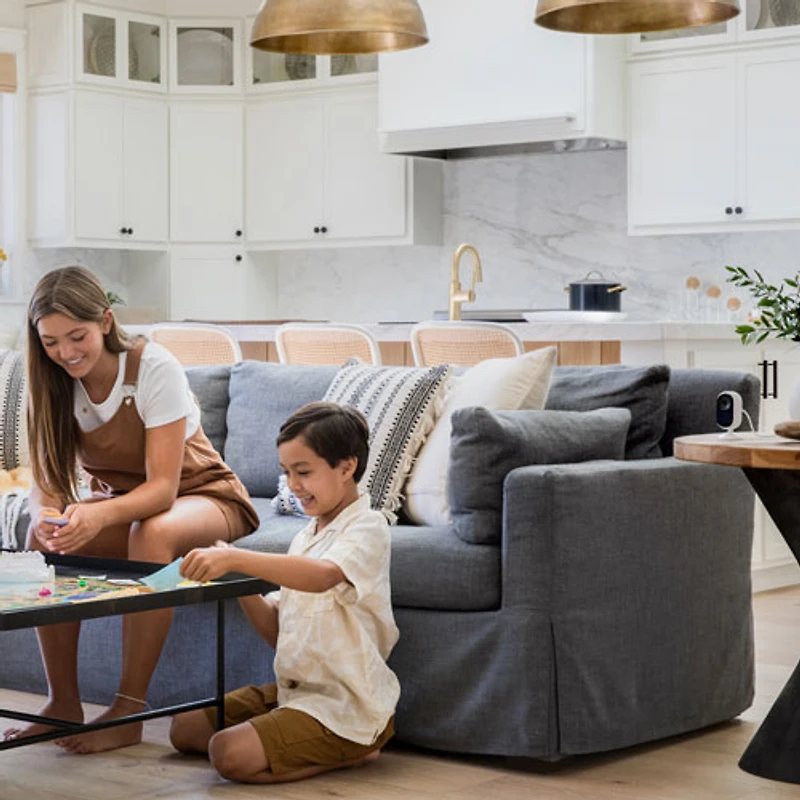 Caméra de surveillance d'intérieur avec fil HD Essential (2e génération) d'Arlo - Blanc - Exclusivité de Best Buy