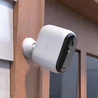 Caméra de surveillance d'intérieur/d'extérieur sans fil HD Essential (2e génération) d'Arlo - Blanc