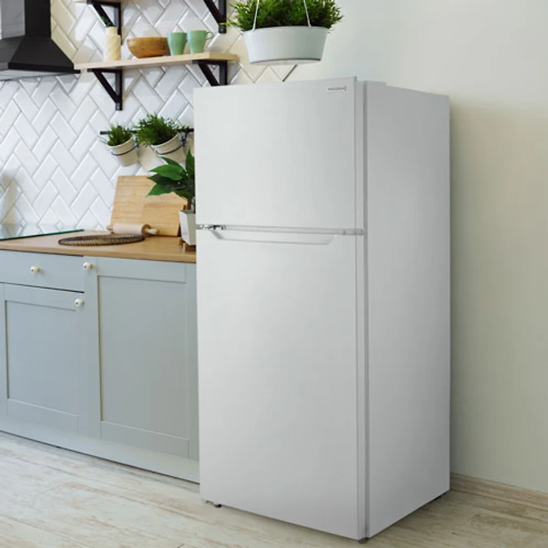 Insignia 28" 14.2 Cu. Ft. Top Freezer Refrigerator (NS-RTM14WH5-C) - White - Only at Best Buy
