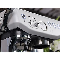 Machine à espresso Barista Express Impress de Breville avec mousseur et moulin à café - Sel de mer