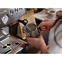 Machine à espresso Barista Express Impress de Breville avec mousseur et moulin à café - Sel de mer
