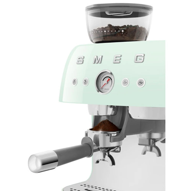 Machine à espresso manuelle de Smeg avec mousseur et moulin à caf