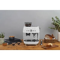 Machine à espresso manuelle de Smeg avec mousseur et moulin à café - Blanc