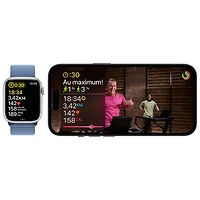 Apple Watch Series 9 (GPS + Cellular) avec boîtier de 45 mm en aluminium argenté et bracelet sport bleu tempête par TELUS - Petit/Moyen - Financement mensuel