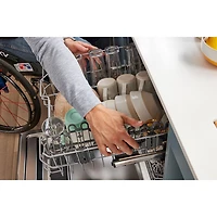 Lave-vaisselle encastrable 24 po 44 dB avec cuve inox et 3e panier de Whirlpool (WDT550SAPZ) - Inox