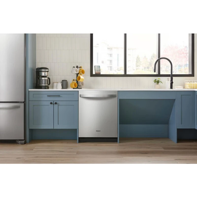 Lave-vaisselle encastrable 24 po 44 dB avec cuve inox et 3e panier de Whirlpool (WDT550SAPZ) - Inox