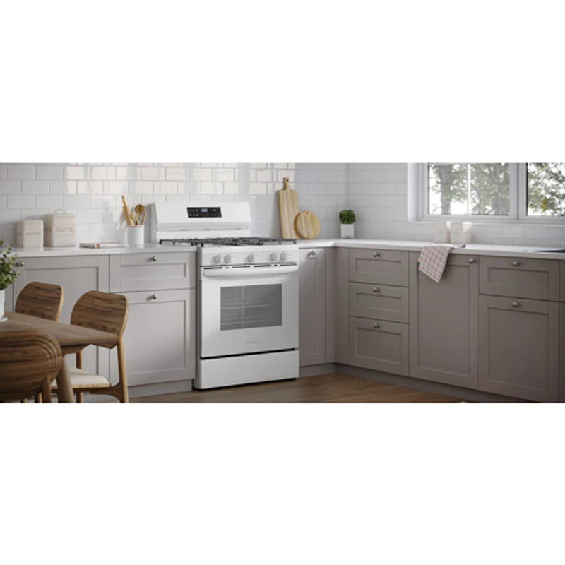 Cuisinière au gaz autonome à 5 brûleurs 5,1 pi³ 30 po de Frigidaire (FCRG3062AW) - Blanc