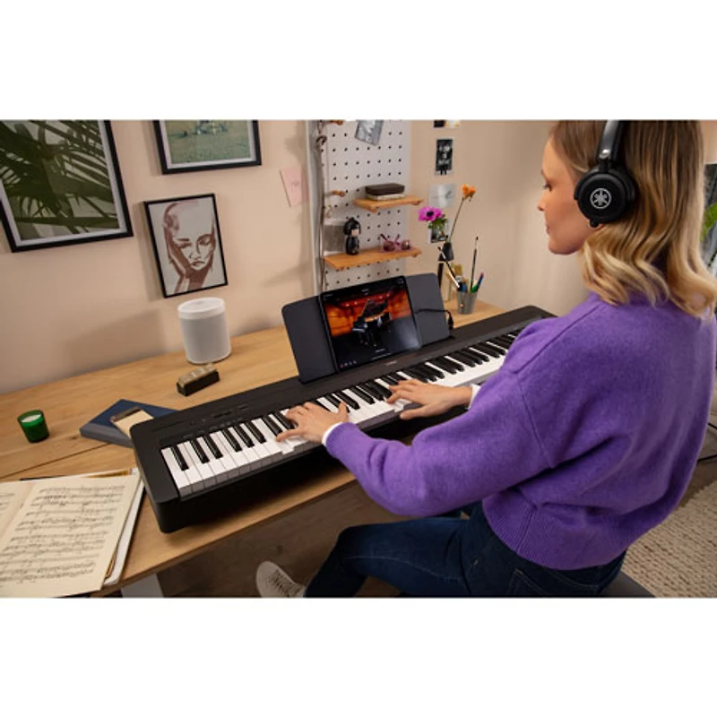 Piano numérique à 88 touches avec mécanisme à marteaux gradués compact P-145 de Yamaha - Noir