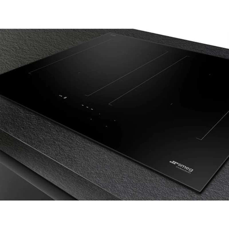 Surface de cuisson à induction de 24 po à 4 éléments de Smeg (SIMU324D) - Noir