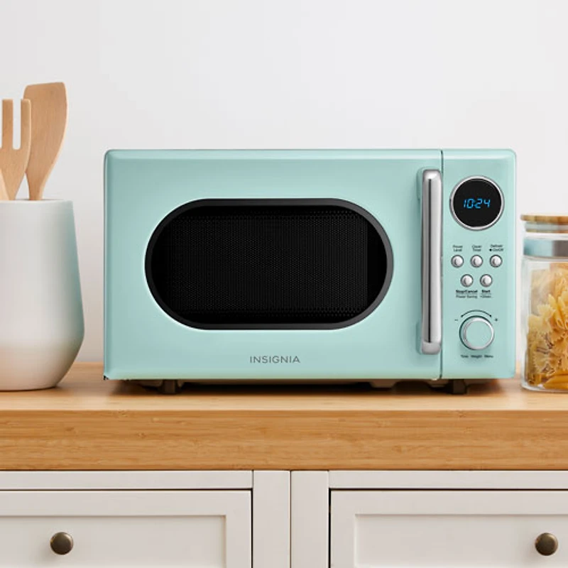 Insignia Retro 0.7 Cu. Ft. Retro Compact Microwave (NS-MW7RM5-C) - Mint - Only at Best Buy
