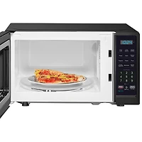 Micro-ondes compact de 0,7 pi³ d'Insignia (NS-MW7BK5-C) - Noir - Exclusivité de Best Buy