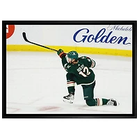 Frameworth - Minnesota Wild : Toile encadrée de Matt Boldy qui tire la rondelle (31 x 22 po)