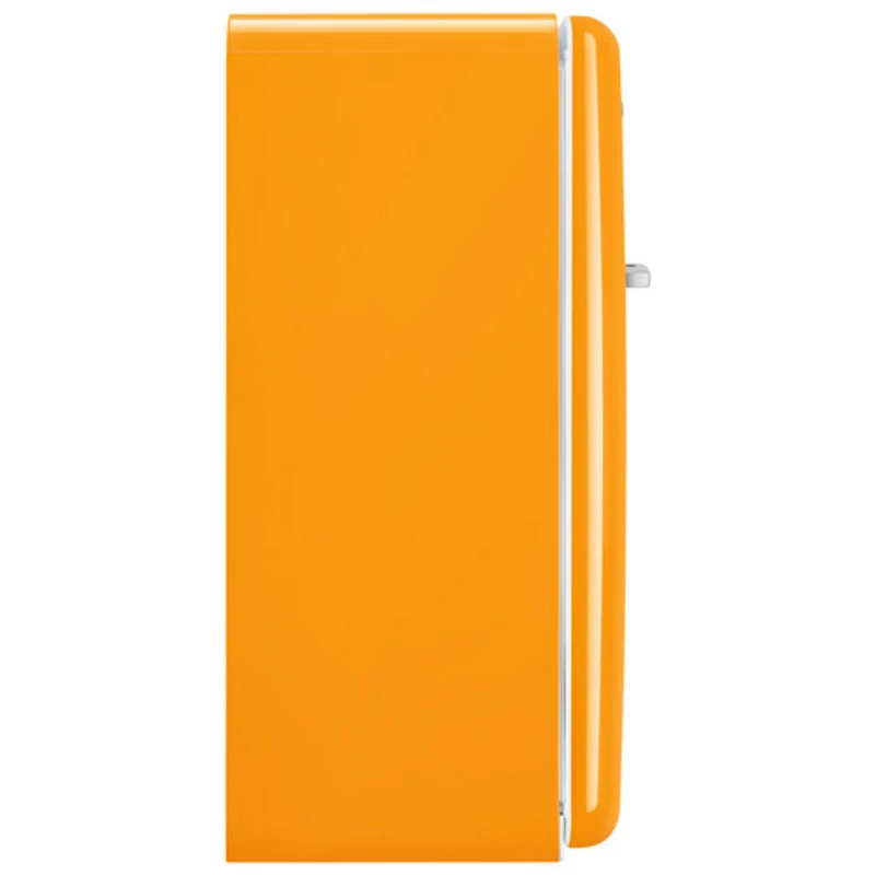 Réfrigérateur à congélateur supérieur de 24 po 9,9 pi³ avec éclairage DEL Veuve Clicquot de Smeg (FAB28URDYVC3) - Orange