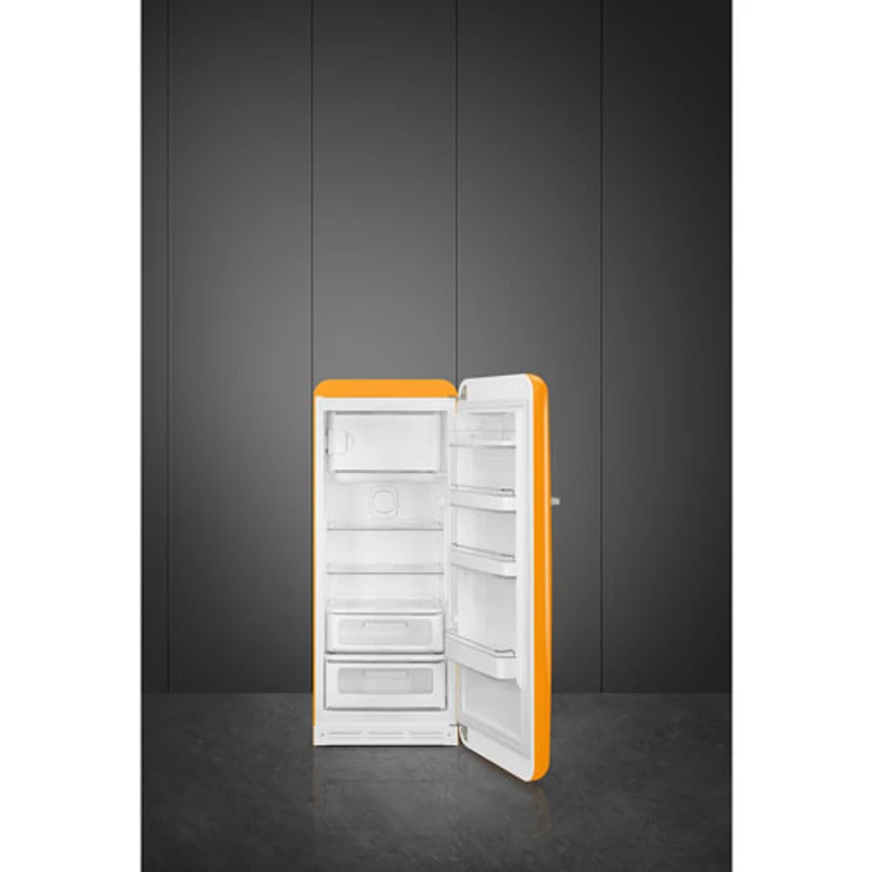 Réfrigérateur à congélateur supérieur de 24 po 9,9 pi³ avec éclairage DEL Veuve Clicquot de Smeg (FAB28URDYVC3) - Orange