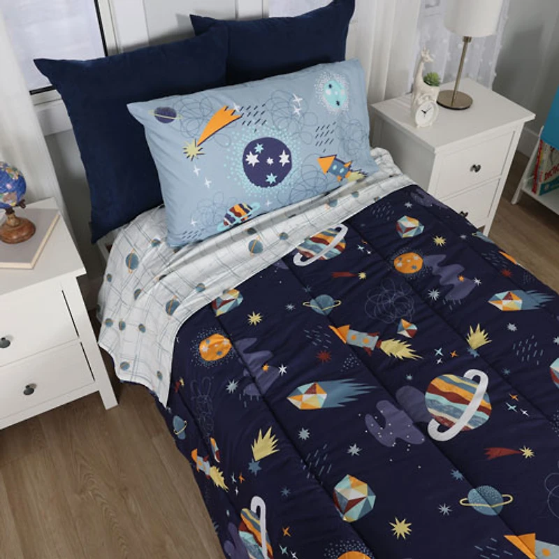 Literie réversible 4 pièces de Nemcor - Lit une place - Espace (bleu et blanc)