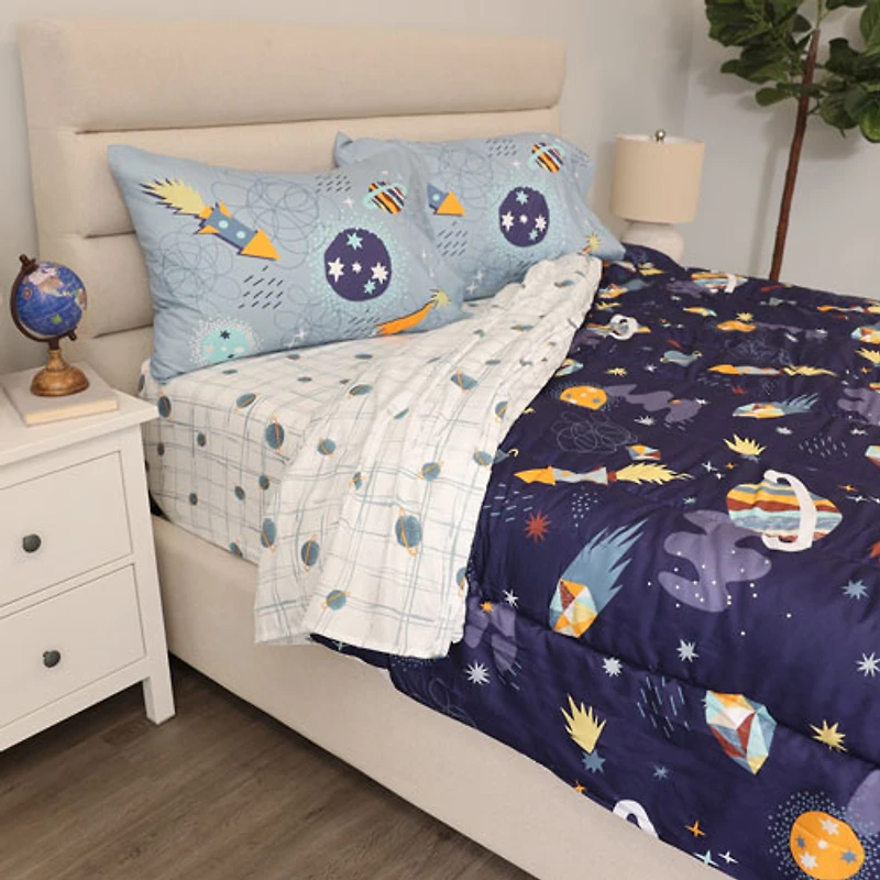 Literie réversible 5 pièces de Nemcor - Lit deux places - Espace (bleu et blanc)