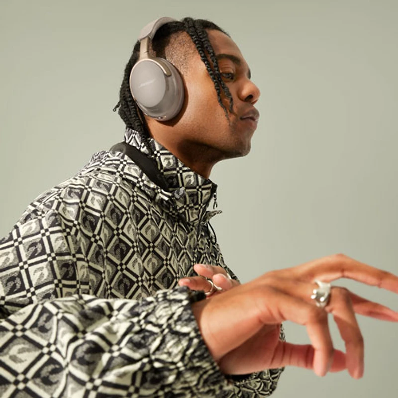 Casque d'écoute Bluetooth à suppression du bruit QuietComfort Ultra de Bose - Grès