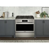 Cuisinière gaz de 36 po avec 6 brûleurs, convection véritable, friture à l'air chaud, four de 4,6 pi³ Pro de Frigidaire (GCFG3661AF) - Inox