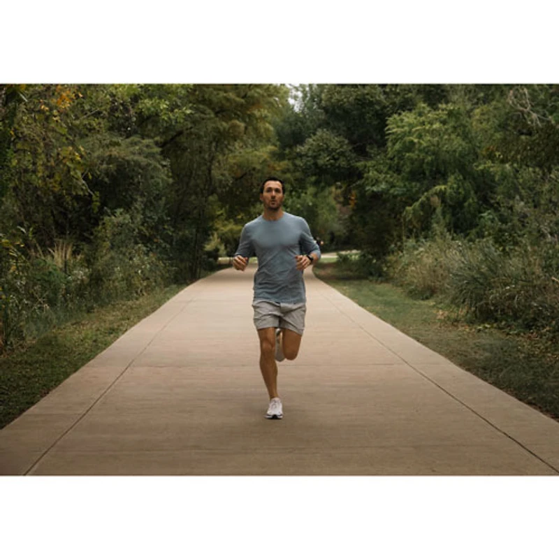 Montre intelligente Bluetooth de 45 mm Forerunner 165 de Garmin pour la course - Moyen/Grand - Gris brume/Blanc