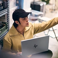 Portable de 14 po Pavilion Plus de HP (Core Ultra 7 d'Intel avec Evo d'Intel/RAM 32 Go/SSD 1 To)