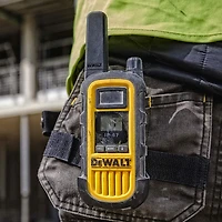 Radio bidirectionnelle robuste de DeWalt (DXFRS800) - Paquet de 2